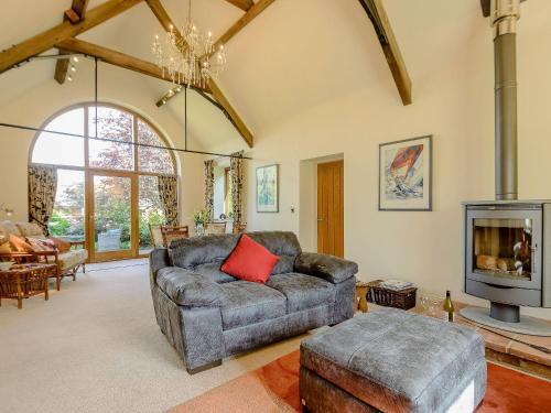 Courtyard Lodge — 5-Star Luxury Hotel in Edwinstowe, United Kingdom