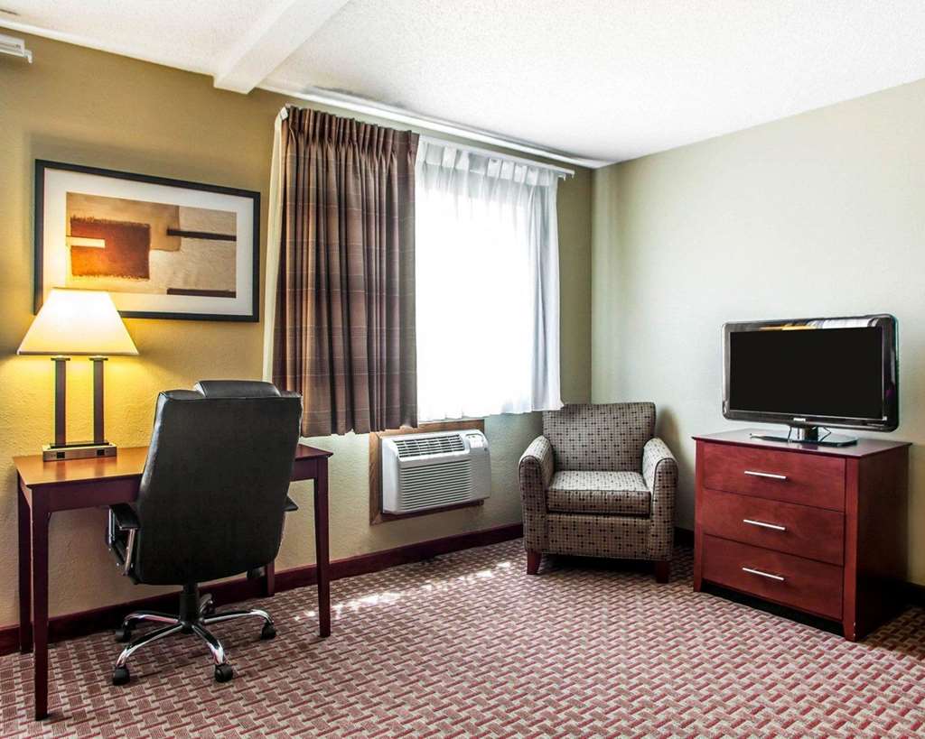 Quality Inn & Suites Davenport near I 80 - photo 7