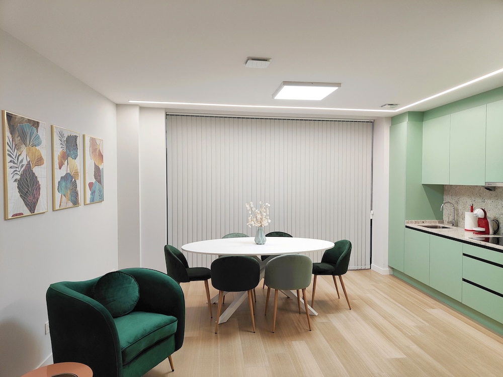 Apartamentos lujo Centro Oviedo — 4-Star Luxury Hotel in Oviedo, Spain