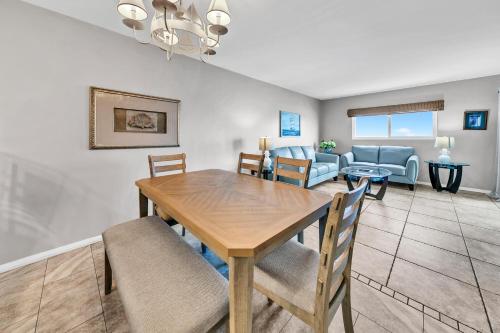 Regency Towers 623 - photo 15