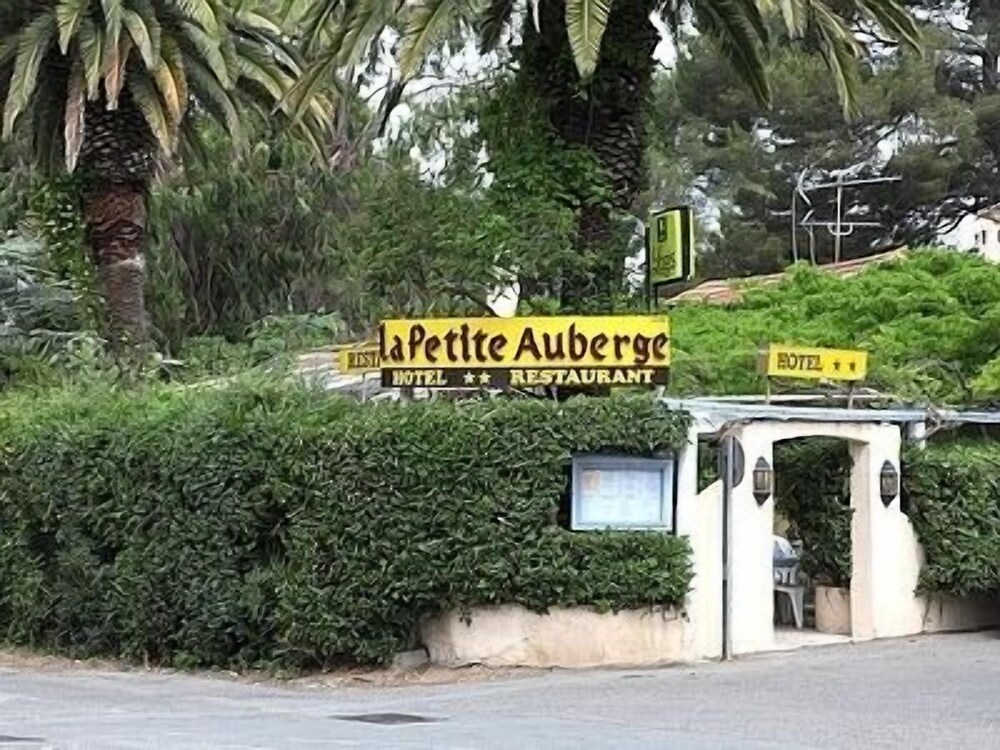 La Petite Auberge — hotel in Frejus