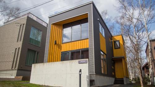 Snow Fox - carbon neutral hotel in Unknown City