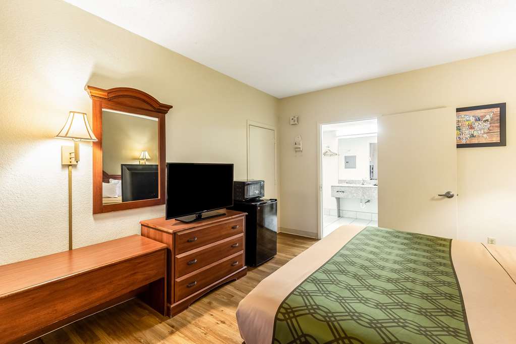 Econo Lodge Lake City North - photo 16