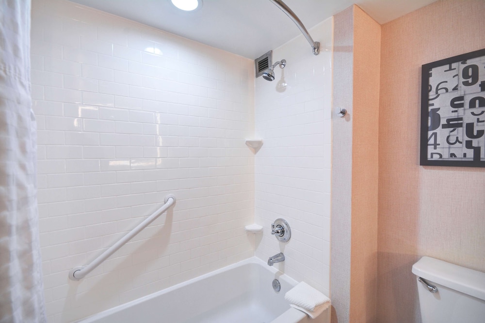 Embassy Suites Hotel Charlotte - photo 28