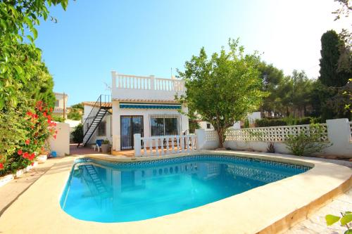 Chalet Carrio Park 5B — 4-Star Luxury Hotel in Calp, Spain