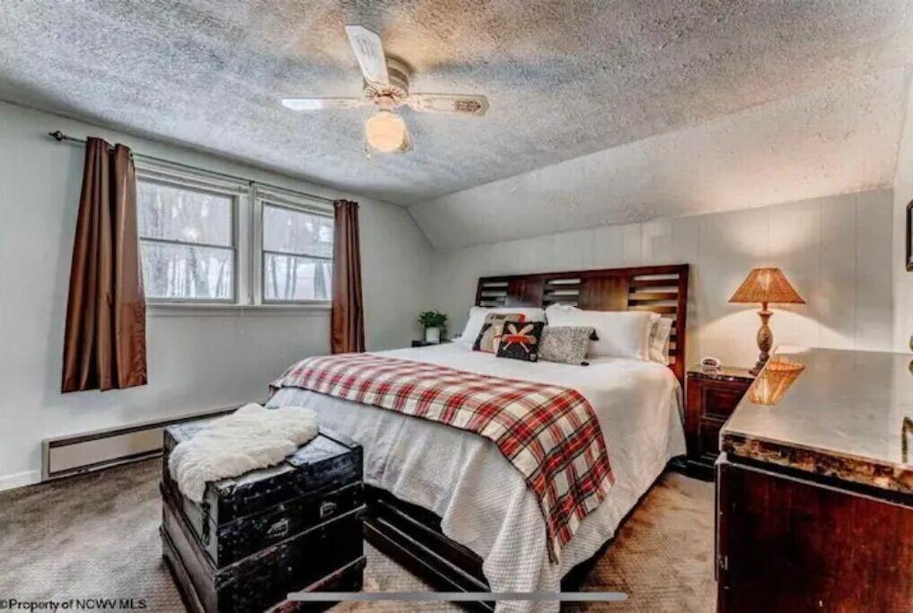 3 Bedroom Cabin at Alpine Lake near Deep Creek WISP Resort — 4-Star Luxury Hotel in Terra Alta, United States