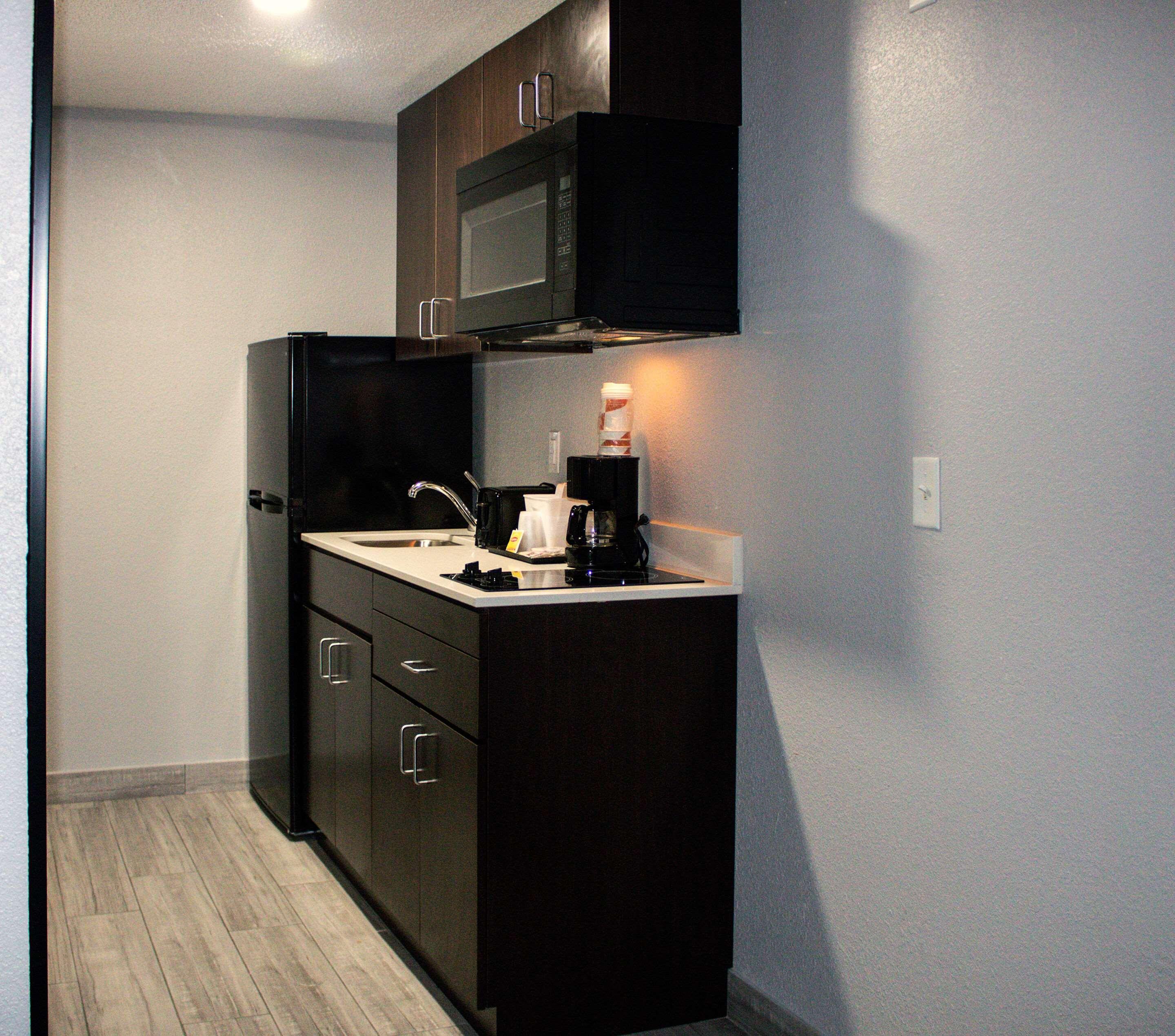 Suburban Studios Roseville Detroit North - photo 29