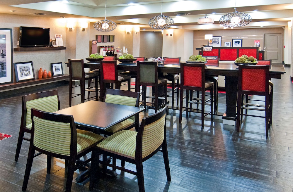 Hampton Inn Maumelle AR - photo 6