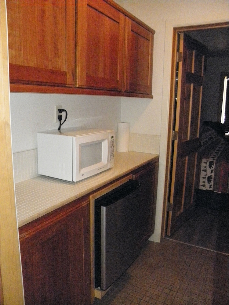 Creekside Lodge - photo 7