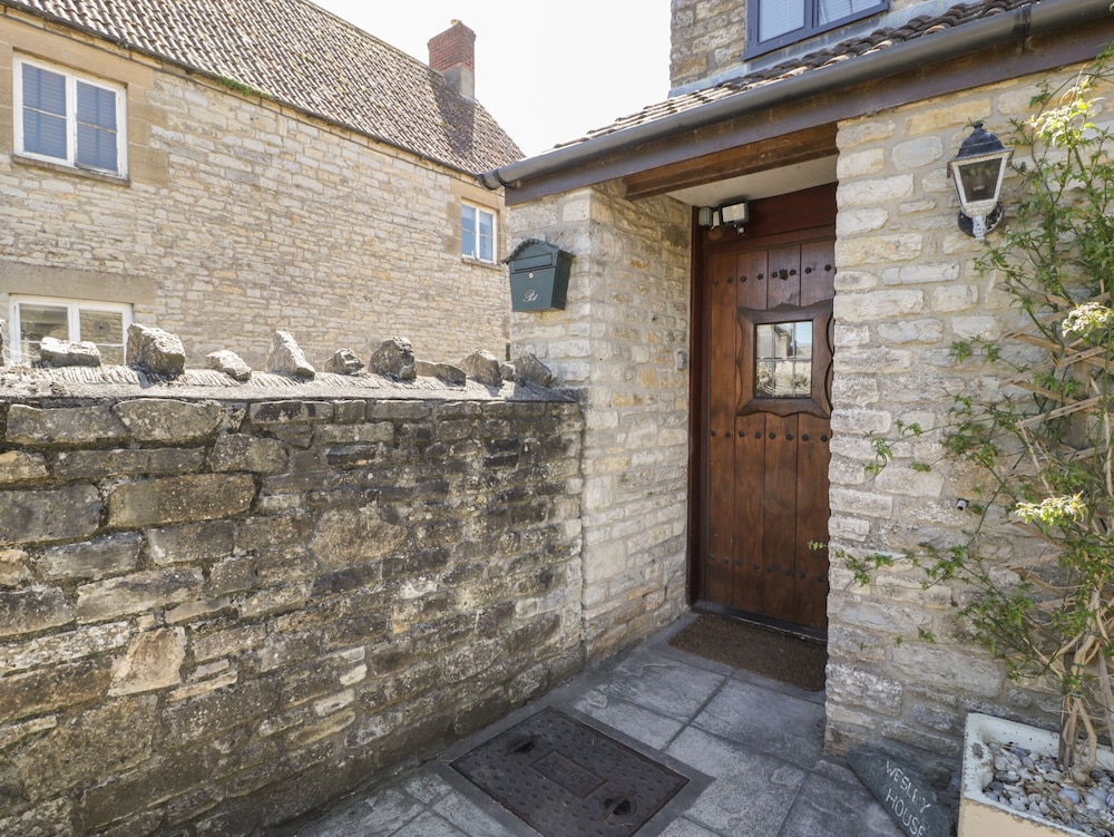 Wesley House — 4-Star Luxury Hotel in Shepton Mallet, United Kingdom