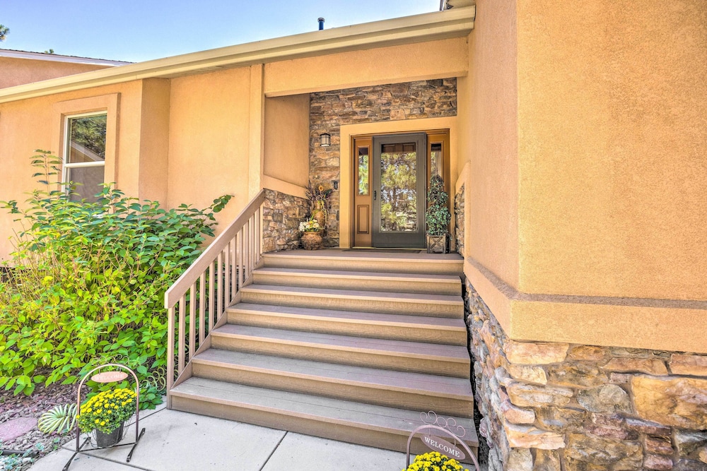 Serene Monument Sanctuary w Patio & Fire Pit - photo 40