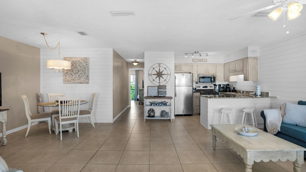 Brand New Steps To Beach Gulf Views Heated Pool — 4-Star Luxury Hotel in Panama City Beach, United States