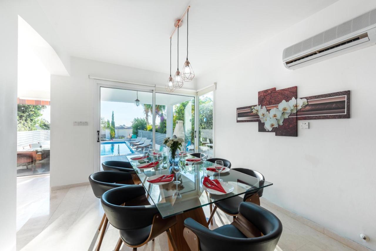 Villa Laguna Sunrise by Ezoria Villas