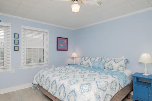 Bill's Place by Oak Island Accommodations - photo 20