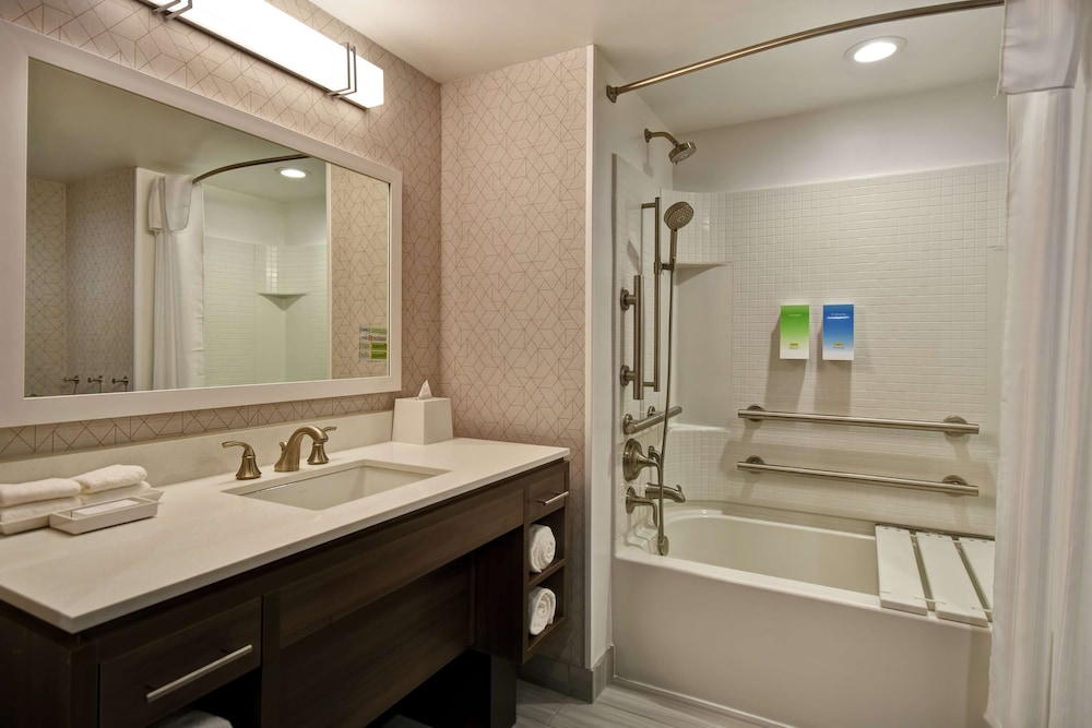 Home2 Suites by Hilton Taylor Detroit - photo 20