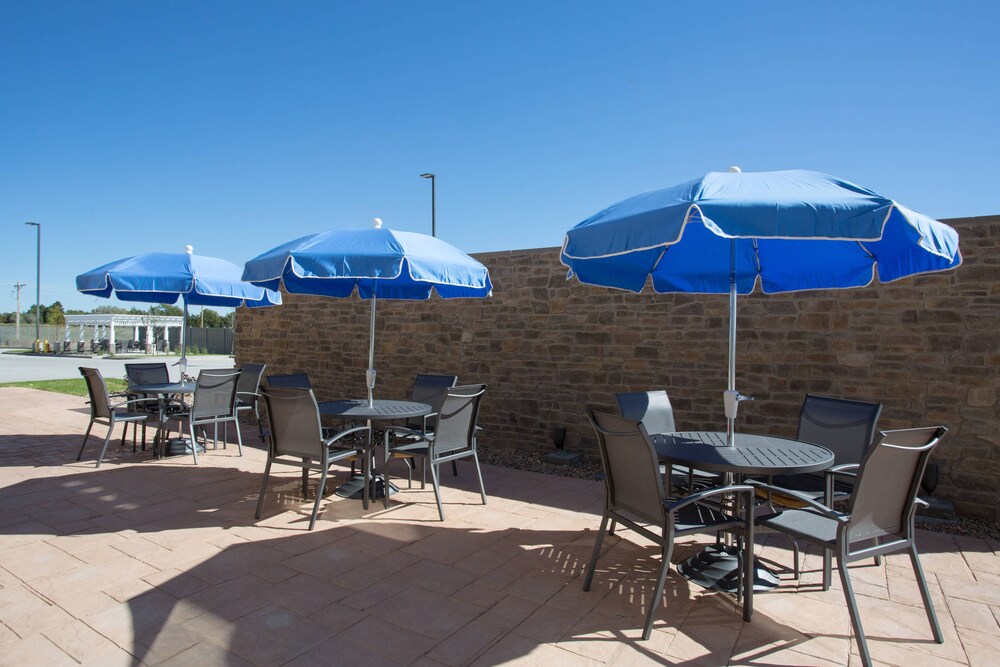 Fairfield Inn & Suites by Marriott Burlington - photo 30