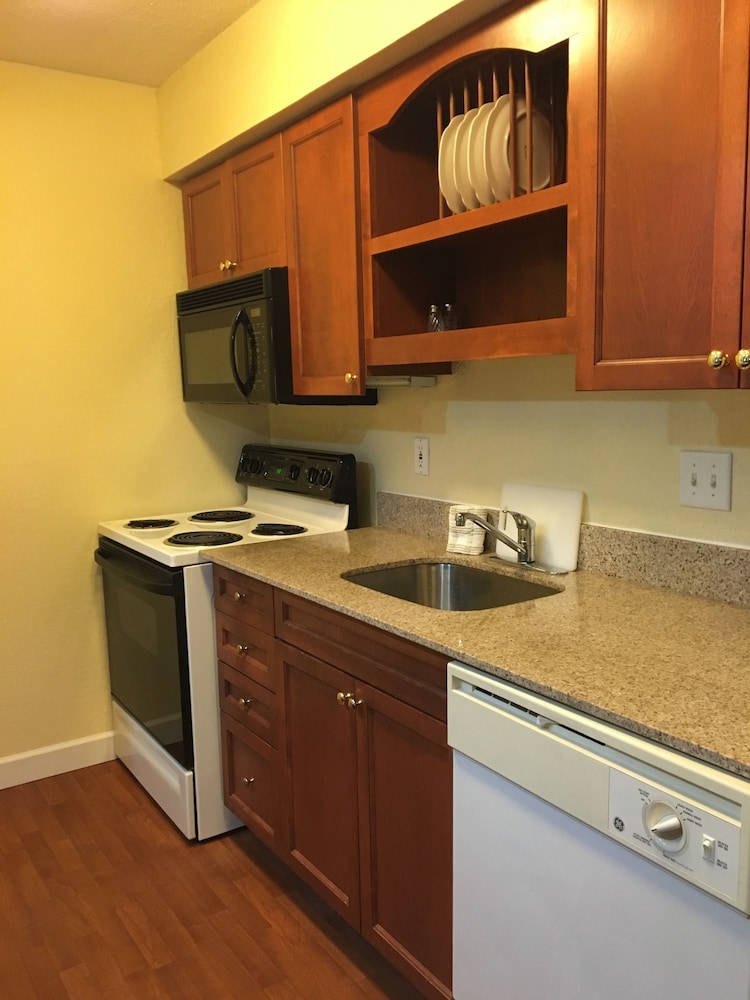 Affordable Suites of America Grand Rapids - photo 18