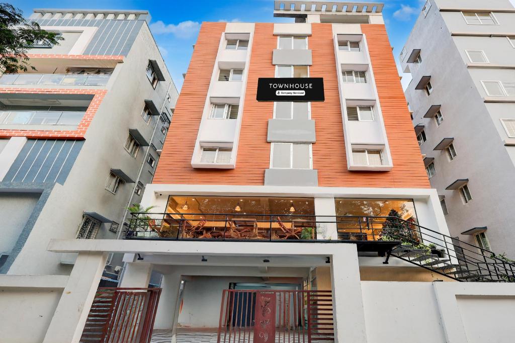 Super Townhouse MVP Sector With Kailasagiri Hill View — 4-Star Luxury Hotel in Visakhapatnam, India