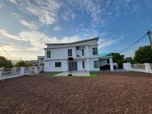 Impiana Lakeview Villa Contactless Check In — 4-Star Luxury Hotel in Kluang, Malaysia