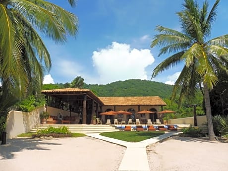 Casa de la Costa — 4-Star Luxury Hotel in La Union, Mexico
