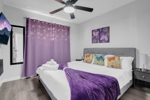 Big Group Remodeled Landscaped King Beds Desks