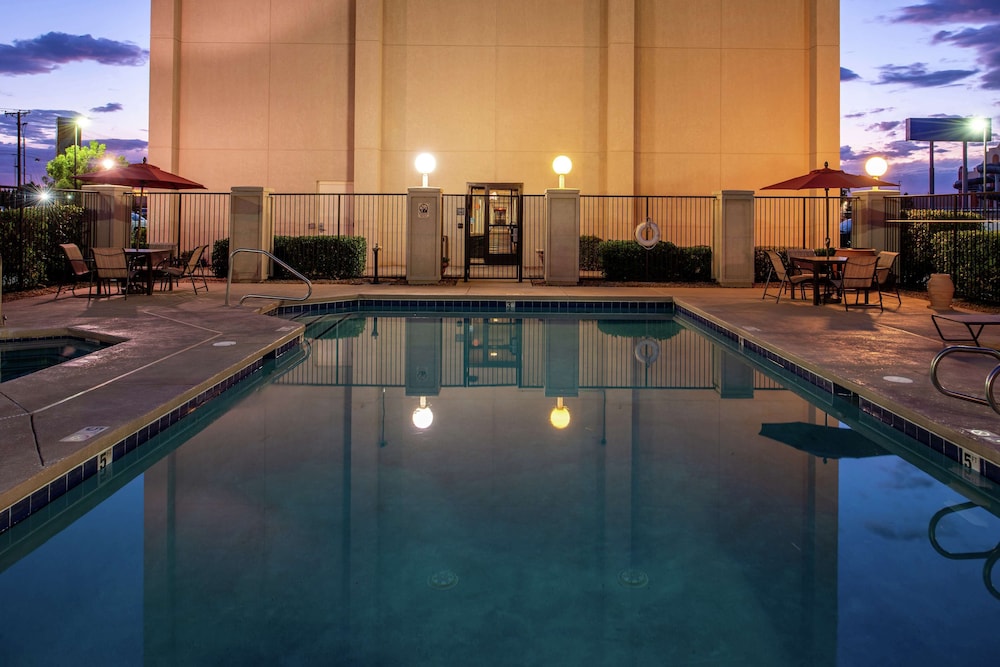 Hampton Inn Albuquerque University Midtown - photo 29