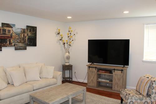 Comfy and Cozy Min to National Mall Great Location — 4-Star Luxury Hotel in Arlington, United States