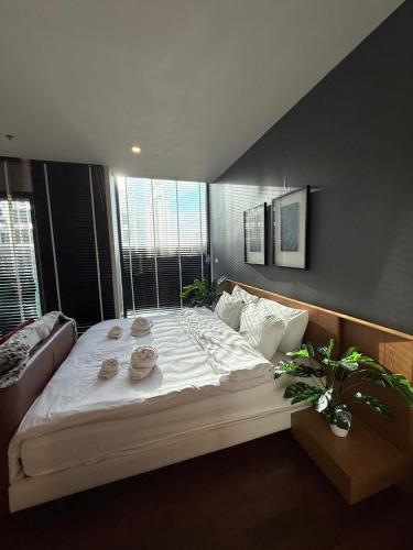 Perfect Location Direct Skywalk to BTS Thong