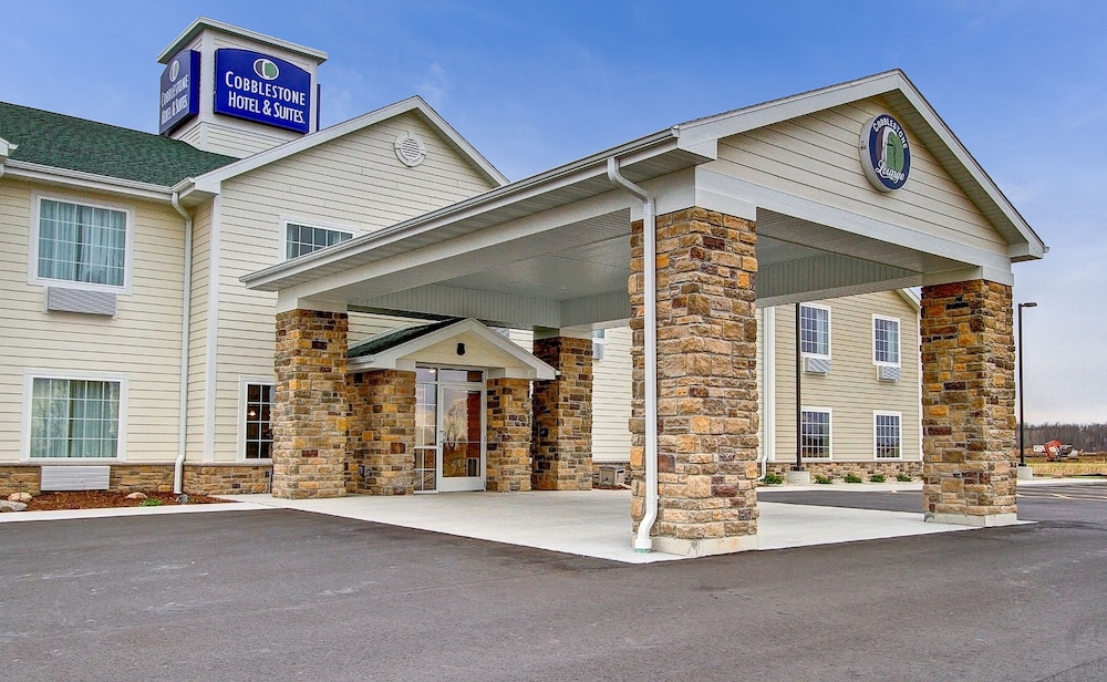 Cobblestone Hotel & Suites Pulaski Green Bay - featured photo
