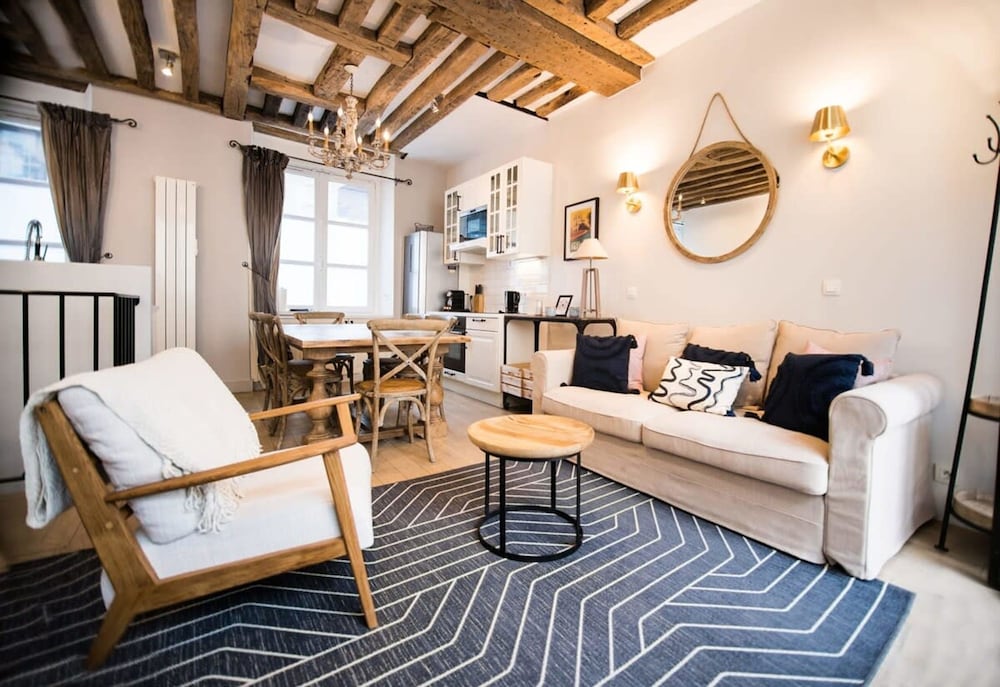 Marais Francs Bourgeois Apartment — 4-Star Luxury Hotel in Paris, France