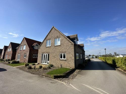 Echo Beach Sleeps 12 Part of the The Bay Filey Holiday Village with pool gym and direct beach access pub restaurant tennis and meadows walks