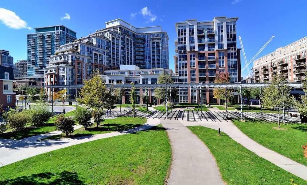 JJ Furnished Apartments Downtown Toronto: King's Luxury Loft — 4-Star Luxury Hotel in Toronto, Canada