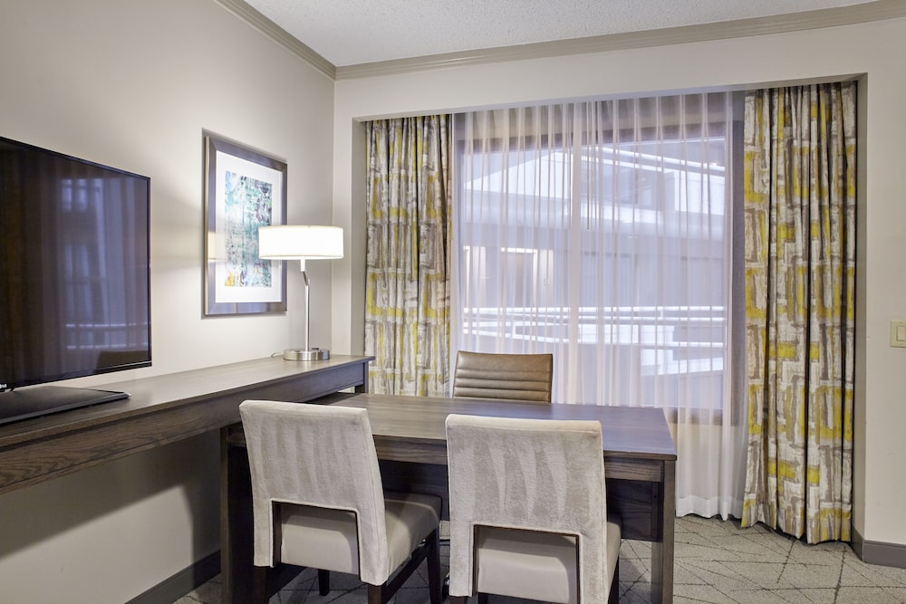 Embassy Suites by Hilton Atlanta Galleria - photo 20