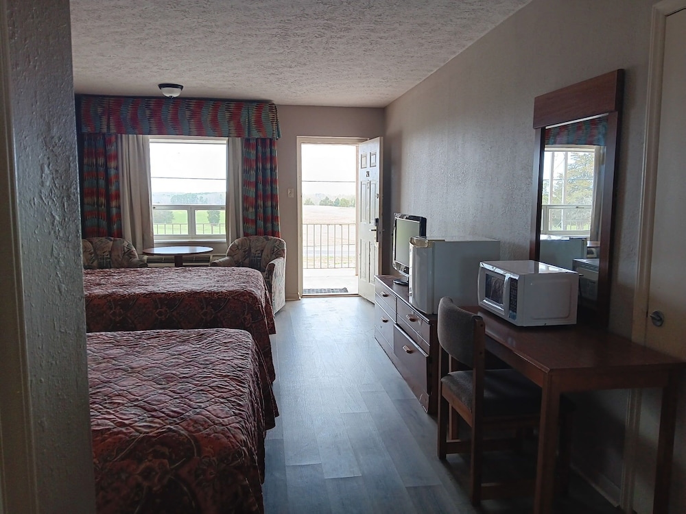 Sheldon's Motel and Restaurant - photo 17