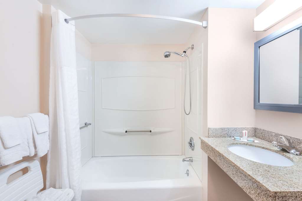 Days Inn By Wyndham Middletown Newport Area - photo 22