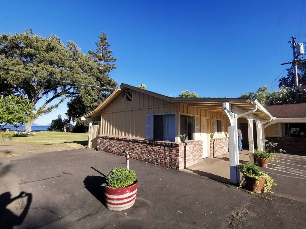 Skylark Shores Resort - photo 80