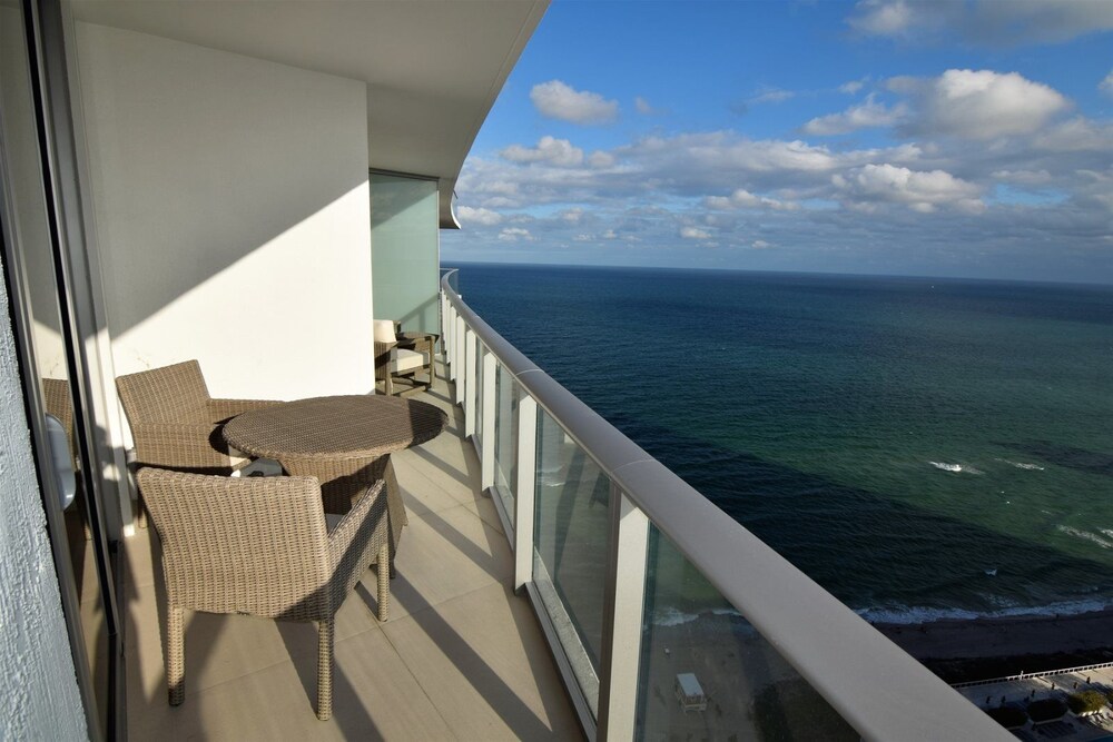 Oceanfront & Bay View 2 Bed 2 Bath @ Hyde Beach Resort - photo 25