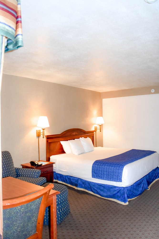 Attleboro Motor Inn - photo 9