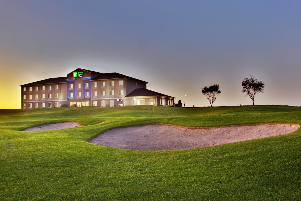 Holiday Inn Express & Suites Sioux Center by IHG - photo 38