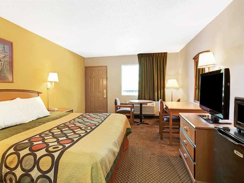Super 8 by Wyndham Charlotte Downtown Area - photo 3
