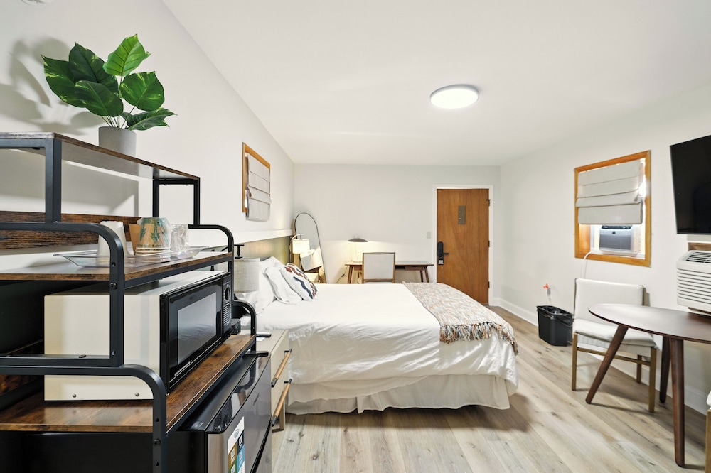 Hillside Motel LLC - photo 34