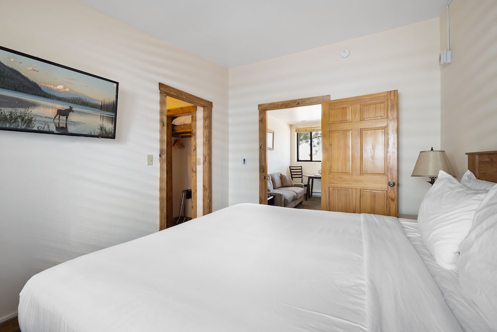 Elk Refuge Inn - photo 38