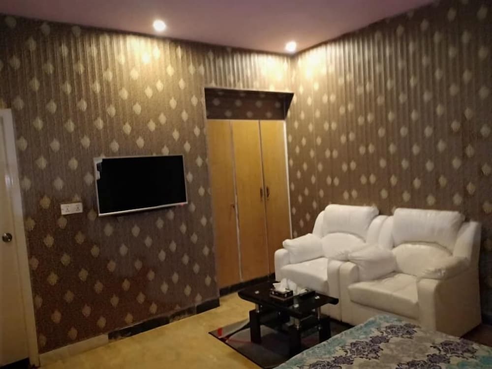 Hotel Defence Inn in Karachi, Pakistan