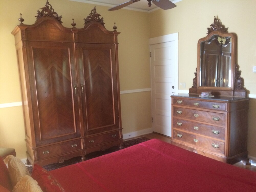 Barretta Gardens Inn - photo 26