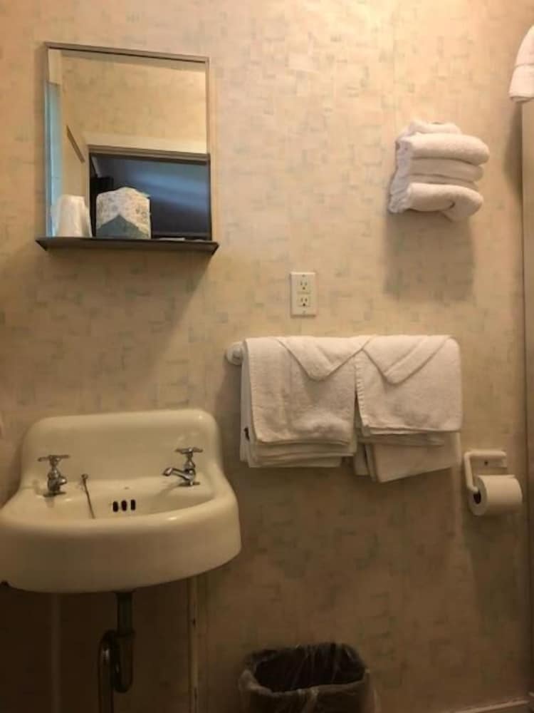 Catskill Motor Court Motel - photo 16