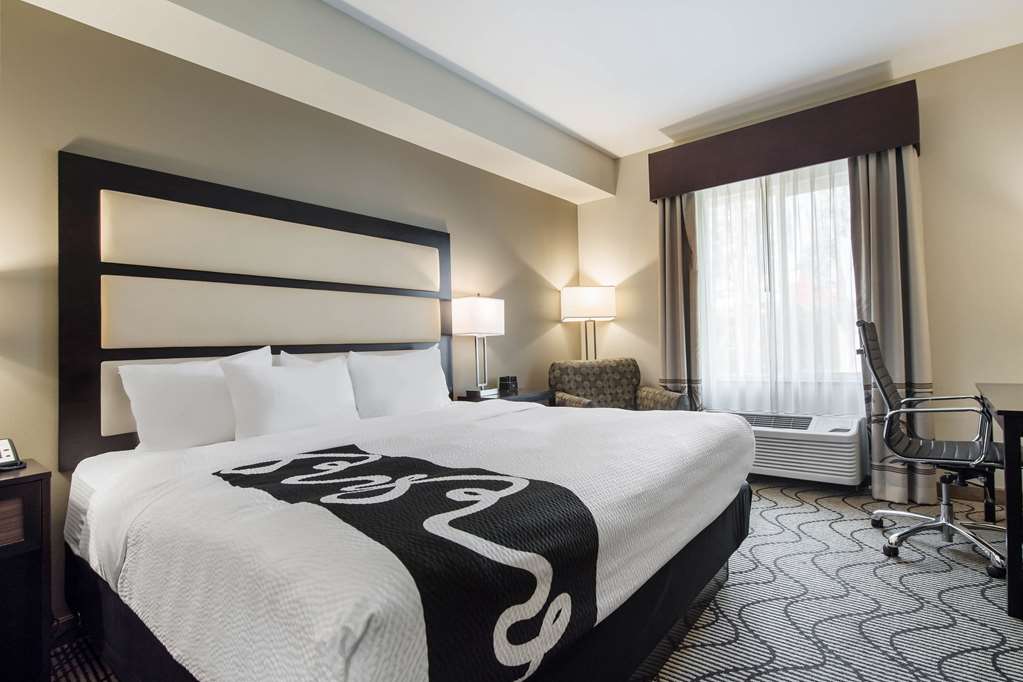 La Quinta Inn & Suites by Wyndham Auburn - photo 24