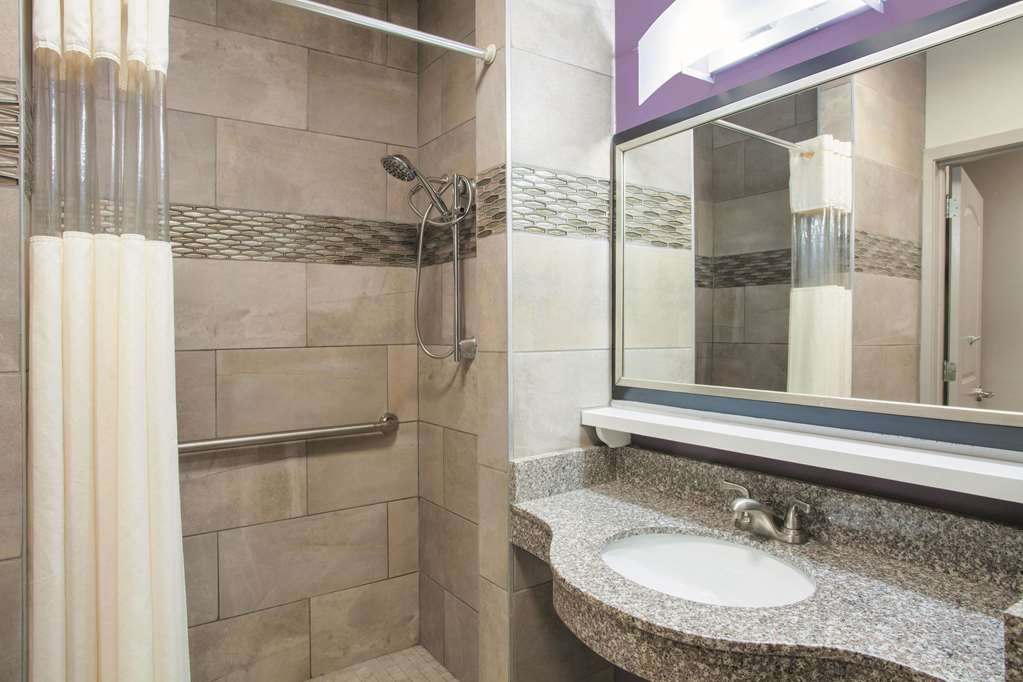 La Quinta Inn & Suites by Wyndham Fort Walton Beach - photo 15