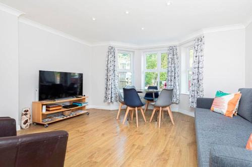 Reefside By Bournecoast A Delightful Holiday Apartment Just A Brief Walk To The Sandy Beaches Fm3070 — 4-Star Luxury Hotel in Bournemouth, United Kingdom