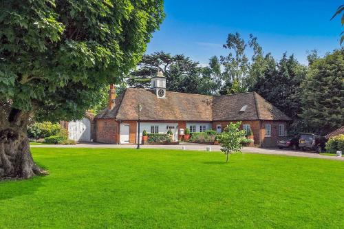 The Coach House by Bloom Stays — 4-Star Luxury Hotel in Harrietsham, United Kingdom