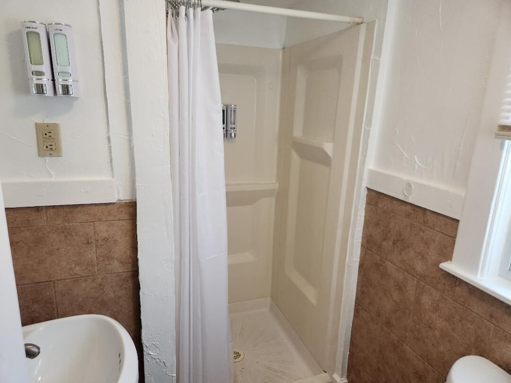Jonathan Edwards Motel - photo 15